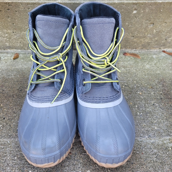 Sorel duck boots size 4 - Picture 2 of 3